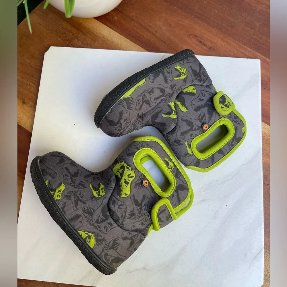 BOGS Waterproof insulated waterproof Dinosaur boots 5 NWT